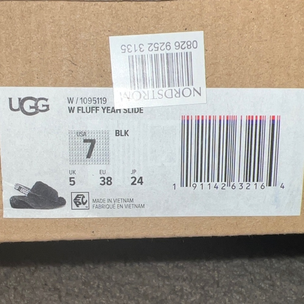 UGG Fluff Yeah Slide in Black